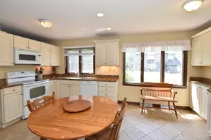 104 Woodfield Ct, Racine, WI 53402 - Photo 11