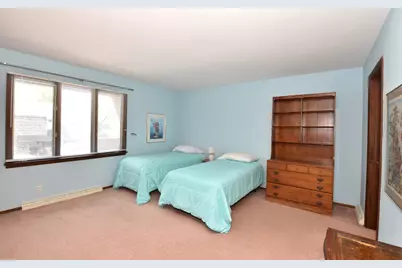 104  Woodfield Ct, Racine, WI 53402 - Photo 21