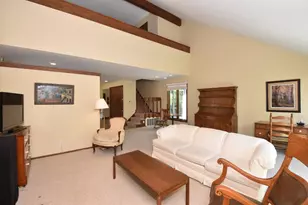 104 Woodfield Ct, Racine, WI 53402 - Photo 5