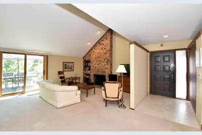 104  Woodfield Ct, Racine, WI 53402 - Photo 7