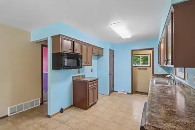 3414  Oakwood Dr, Racine, WI 53406 - Photo 7