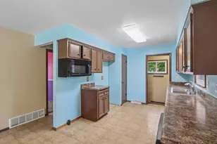 3414 Oakwood Dr, Racine, WI 53406 - Photo 7