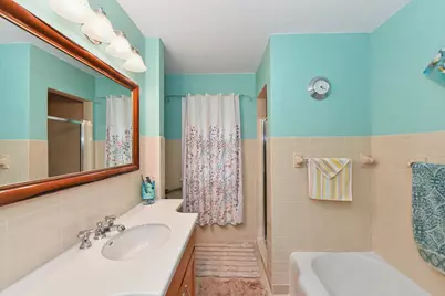 211 E Alta Loma Cir, Thiensville, WI 53092 - Photo 13