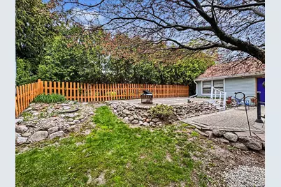 211 E Alta Loma Cir, Thiensville, WI 53092 - Photo 33