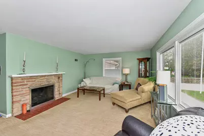 211 E Alta Loma Cir, Thiensville, WI 53092 - Photo 5