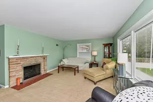211 E Alta Loma Cir, Thiensville, WI 53092 - Photo 5
