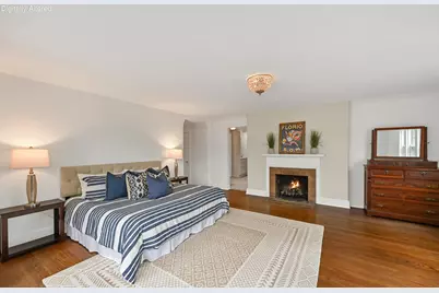 3445 N Lake Dr, Milwaukee, WI 53211 - Photo 23