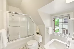 3445 N Lake Dr, Milwaukee, WI 53211 - Photo 33