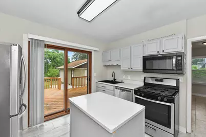 10918 W Wells St, Wauwatosa, WI 53226 - Photo 9