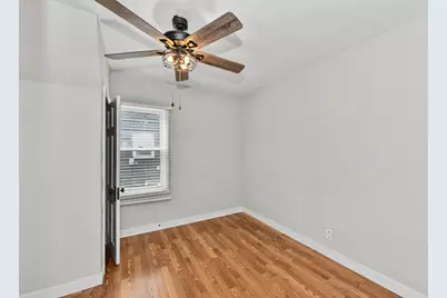 10918 W Wells St, Wauwatosa, WI 53226 - Photo 11