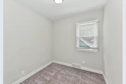 10918 W Wells St, Wauwatosa, WI 53226 - Photo 13