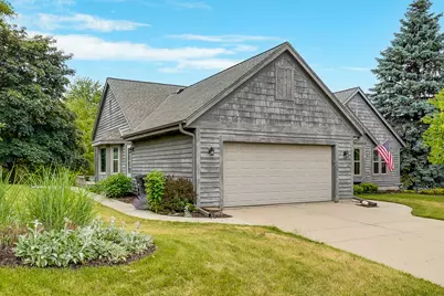 940  Bartlett Dr, Oconomowoc, WI 53066 - Photo 3