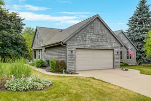 940 Bartlett Dr, Oconomowoc, WI 53066 - Photo 3