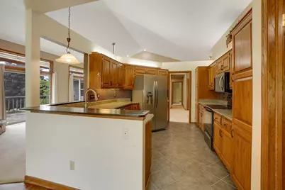 940  Bartlett Dr, Oconomowoc, WI 53066 - Photo 7