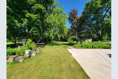 8982 S 79th St, Franklin, WI 53132 - Photo 23