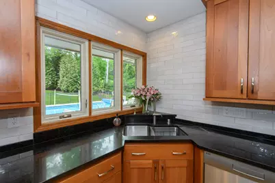 1405  Victoria Cir, Elm Grove, WI 53122 - Photo 11