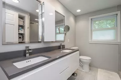 1405  Victoria Cir, Elm Grove, WI 53122 - Photo 17