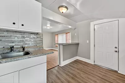 946 W Windlake Ave, Milwaukee, WI 53204 - Photo 5