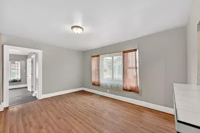 946 W Windlake Ave, Milwaukee, WI 53204 - Photo 9