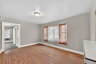 946 W Windlake Ave, Milwaukee, WI 53204 - Photo 9