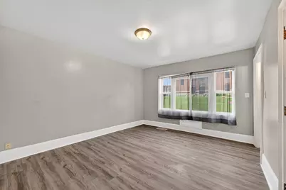 946 W Windlake Ave, Milwaukee, WI 53204 - Photo 13
