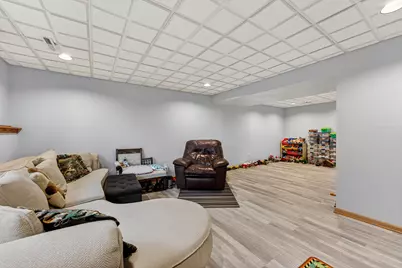 919  Squire Ln, West Bend, WI 53090 - Photo 25