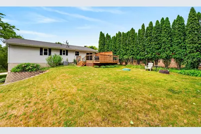 919  Squire Ln, West Bend, WI 53090 - Photo 37