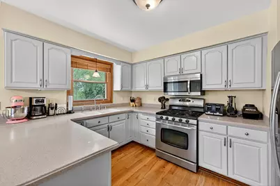 919  Squire Ln, West Bend, WI 53090 - Photo 11
