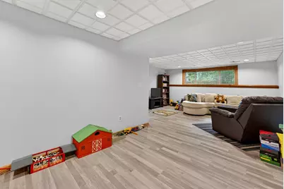 919  Squire Ln, West Bend, WI 53090 - Photo 27