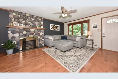 W200N9459  Woodside Ln, Menomonee Falls, WI 53051 - Photo 3