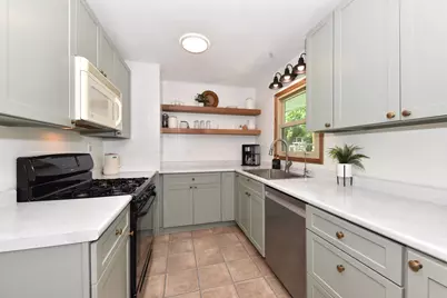 W200N9459  Woodside Ln, Menomonee Falls, WI 53051 - Photo 9