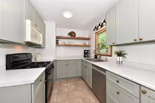 W200N9459 Woodside Ln, Menomonee Falls, WI 53051 - Photo 9
