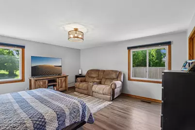 7710 S Chapel Hill Dr, Franklin, WI 53132 - Photo 17