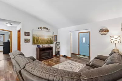 7710 S Chapel Hill Dr, Franklin, WI 53132 - Photo 9