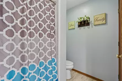 7710 S Chapel Hill Dr, Franklin, WI 53132 - Photo 13