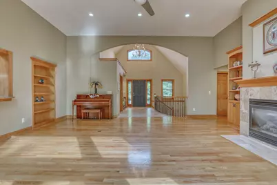 13345 N Windsor Ct, Mequon, WI 53097 - Photo 7