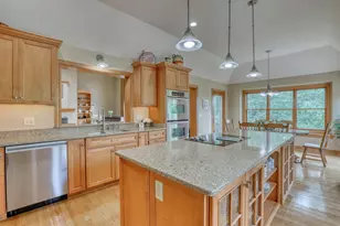 13345 N Windsor Ct, Mequon, WI 53097 - Photo 9