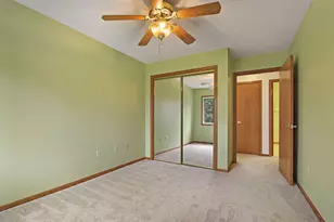 6915 Dale Dr, Racine, WI 53402 - Photo 15