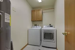 6915 Dale Dr, Racine, WI 53402 - Photo 9