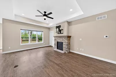9827 W Dakota St, West Allis, WI 53227 - Photo 7