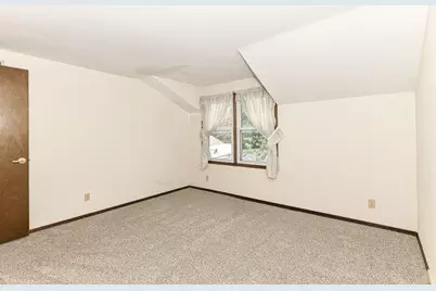 6216 W College Ave, Greendale, WI 53129 - Photo 25