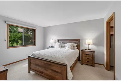 3733 W Loomis Rd, Greenfield, WI 53221 - Photo 17