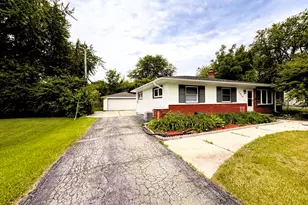 5319 W Spring Ln, Milwaukee, WI 53223 - Photo 15
