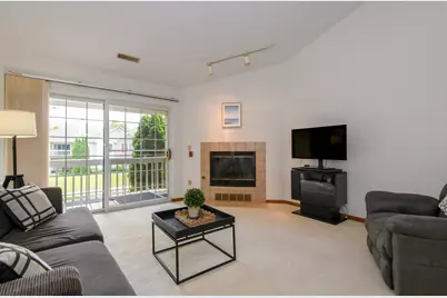 176  Westfield Way #D, Pewaukee, WI 53072 - Photo 5