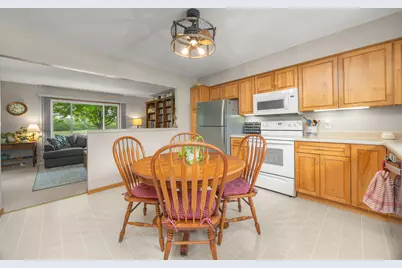 864  Kings Ct, Fond du Lac, WI 54935 - Photo 7
