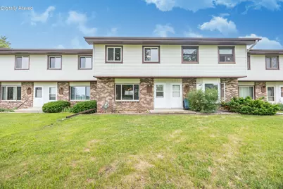 864  Kings Ct, Fond du Lac, WI 54935 - Photo 1