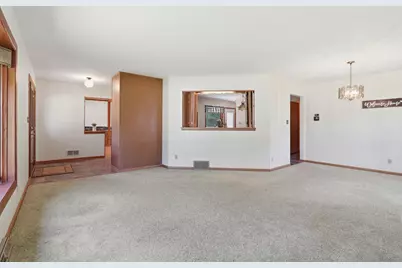 605 E Laverne Dr, Oak Creek, WI 53154 - Photo 5