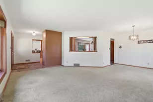 605 E Laverne Dr, Oak Creek, WI 53154 - Photo 5