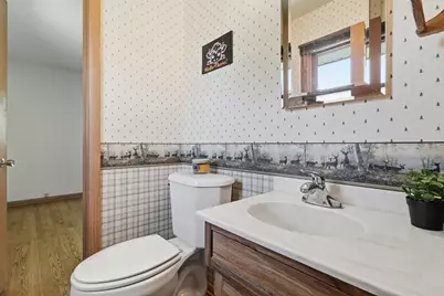 605 E Laverne Dr, Oak Creek, WI 53154 - Photo 25