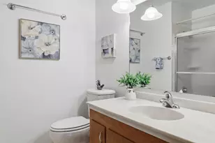 605 E Laverne Dr, Oak Creek, WI 53154 - Photo 23